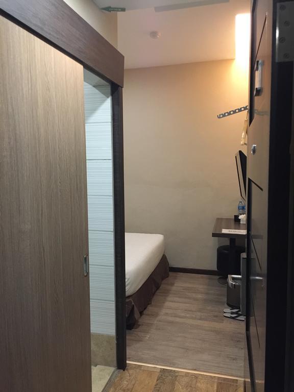 イーターン ホテル Batam エクステリア 写真