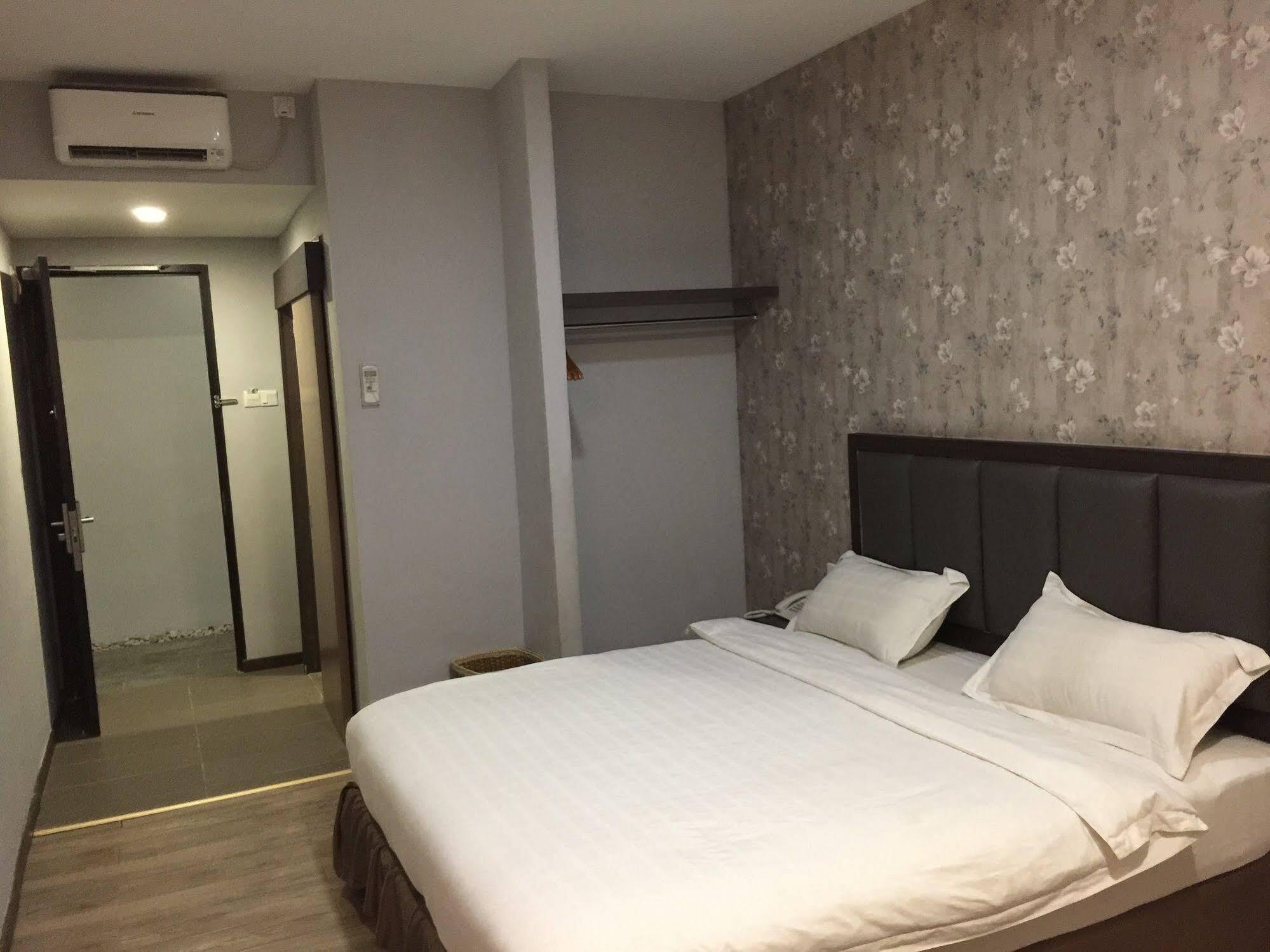 イーターン ホテル Batam エクステリア 写真