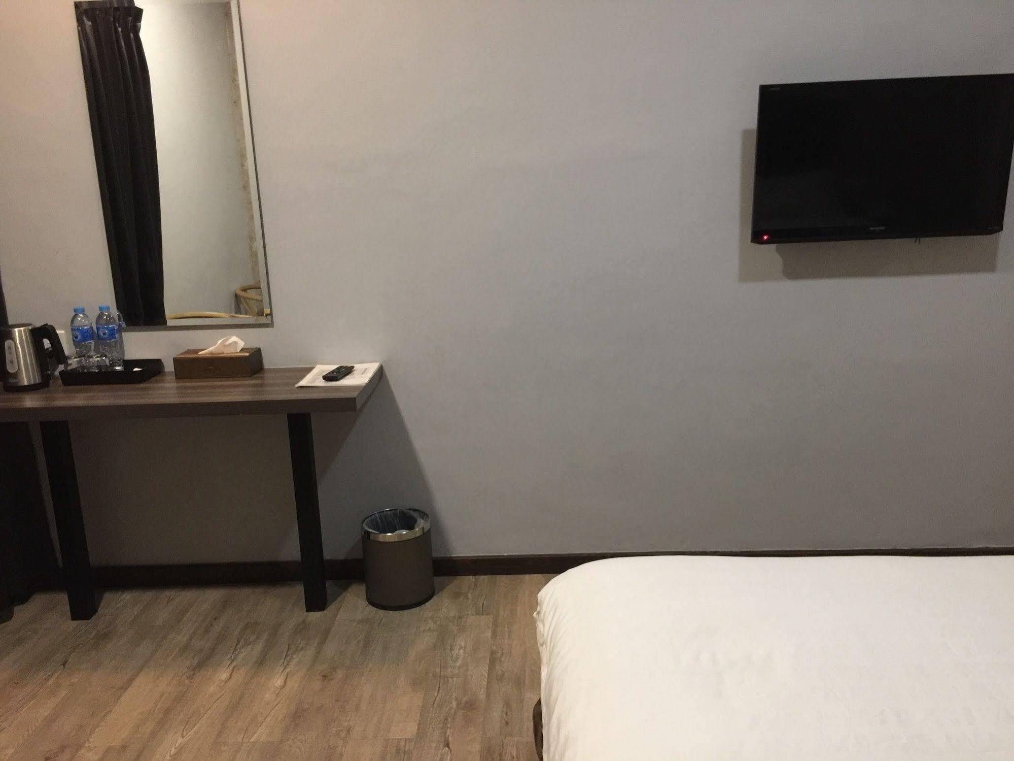 イーターン ホテル Batam エクステリア 写真